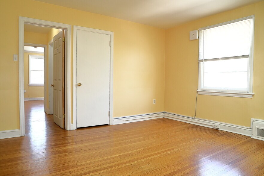More Photos Of 221 E Princess St, York Office For Sale