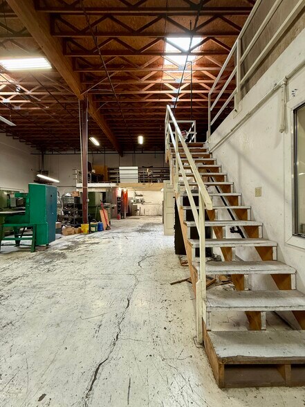 More Photos Of 110 Spring Hill Dr, Grass Valley Manufacturing For Sale