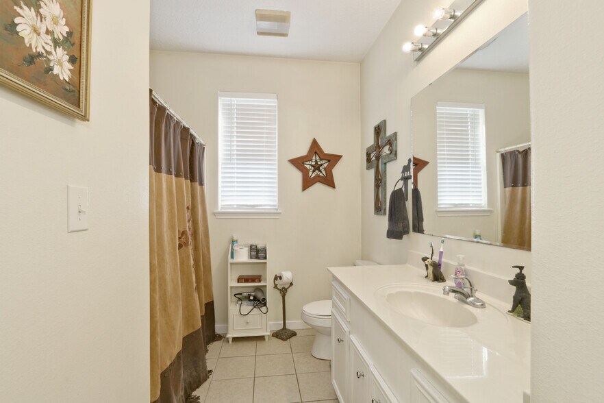 More Photos Of 18135 N Highway 75, Willis Specialty For Sale