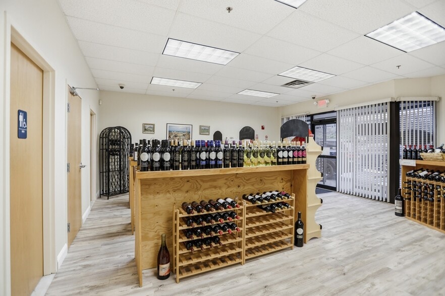 More Photos Of 678 Andover St, Lawrence Light Manufacturing For Lease