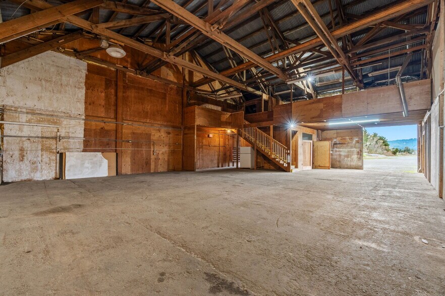 More Photos Of 4051-4061 N Highway 101, Eureka Warehouse For Sale