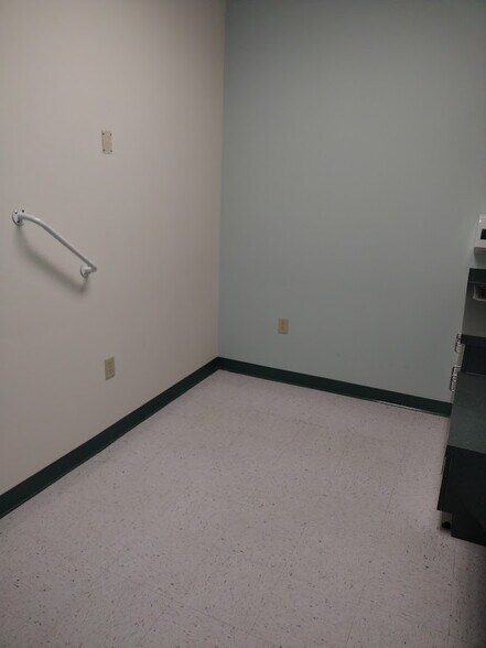 More Photos Of 1417 S Belcher Rd, Clearwater Office For Sale