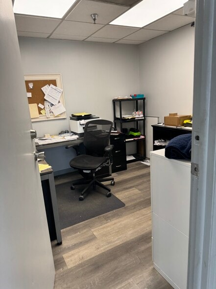 More Photos Of 12105 Acton Ln, Waldorf Warehouse For Lease