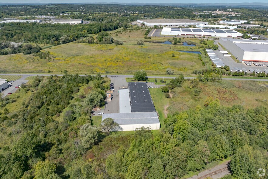 More Photos Of 173 Black Meadow Rd, Chester Warehouse For Lease