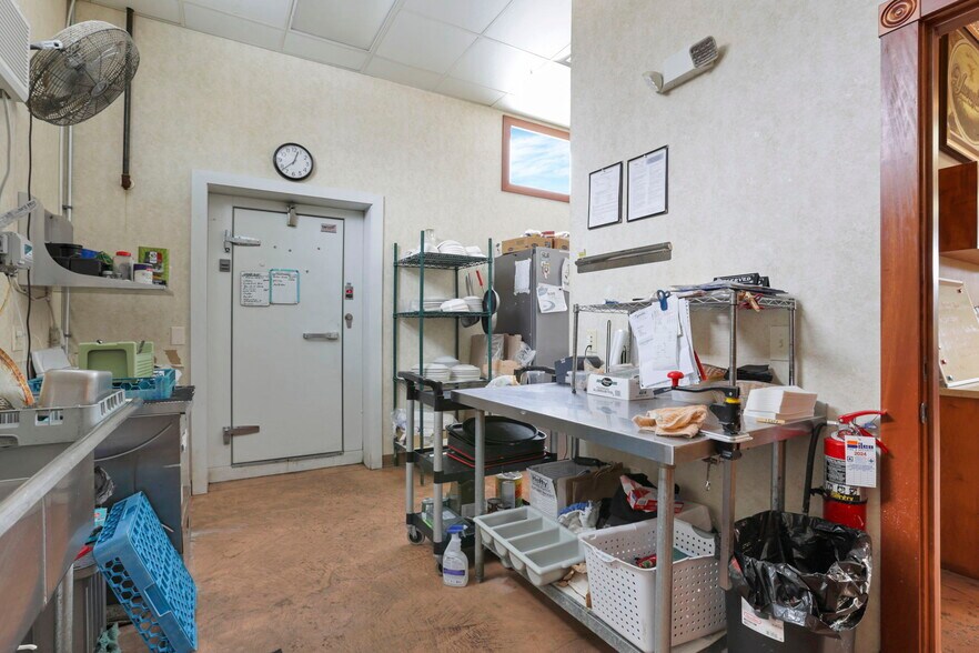 More Photos Of 509 S Wooster Ave, Strasburg Hotel For Sale