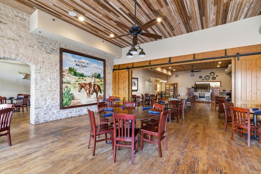 More Photos Of 103 N Pecan St, Hico Hotel For Sale