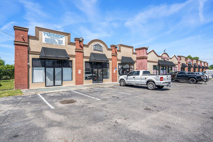 More Photos Of 6840 N 50th St, Tampa Storefront Retail Office For Sale