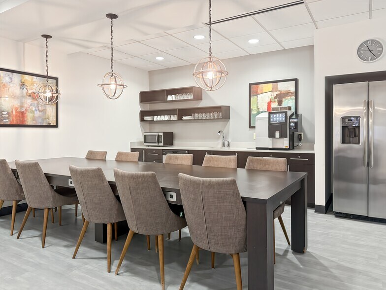 More Photos Of 7136 S Yale Ave, Tulsa Coworking Space