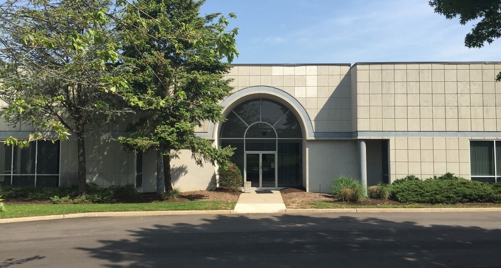 More Photos Of 200-230 Sea Ln, Farmingdale Flex For Sale