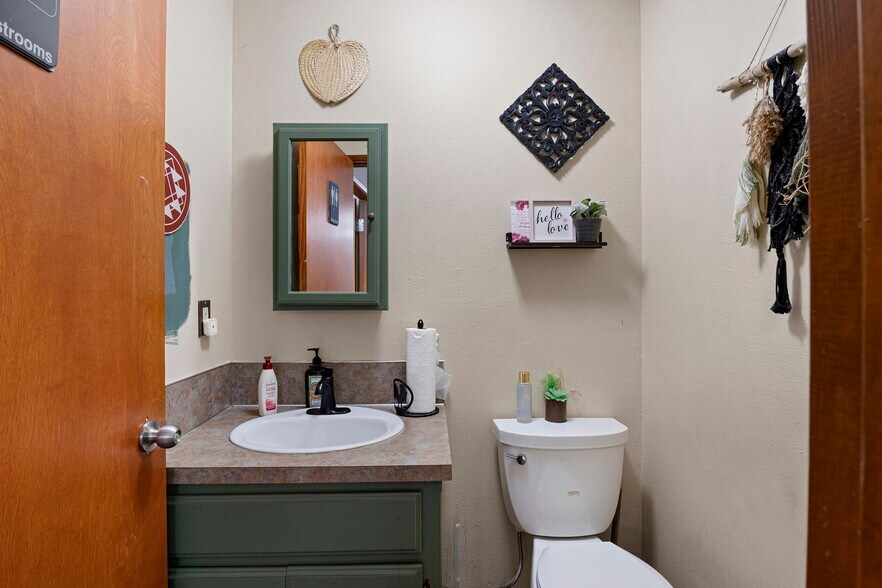 More Photos Of 92 NW Glenhart Ave, Winston Freestanding For Sale