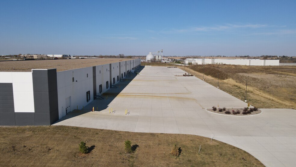 More Photos Of 555 9th St NE, Altoona Distribution For Lease