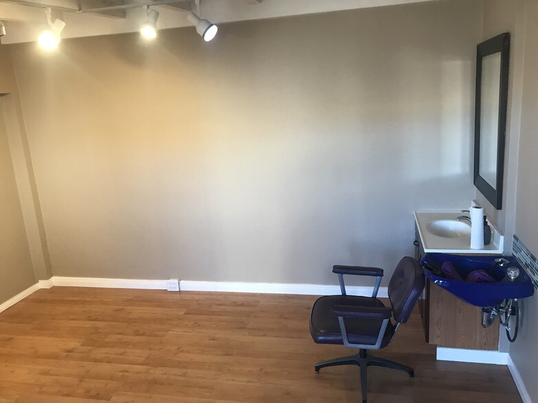 More Photos Of 2333 E Coast Hwy, Corona Del Mar Storefront Retail Office For Lease