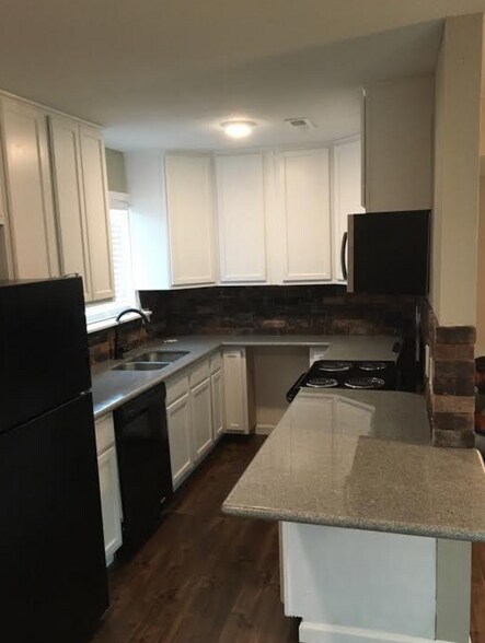 More Photos Of 806 Oran Cir, Bryan Apartments For Sale