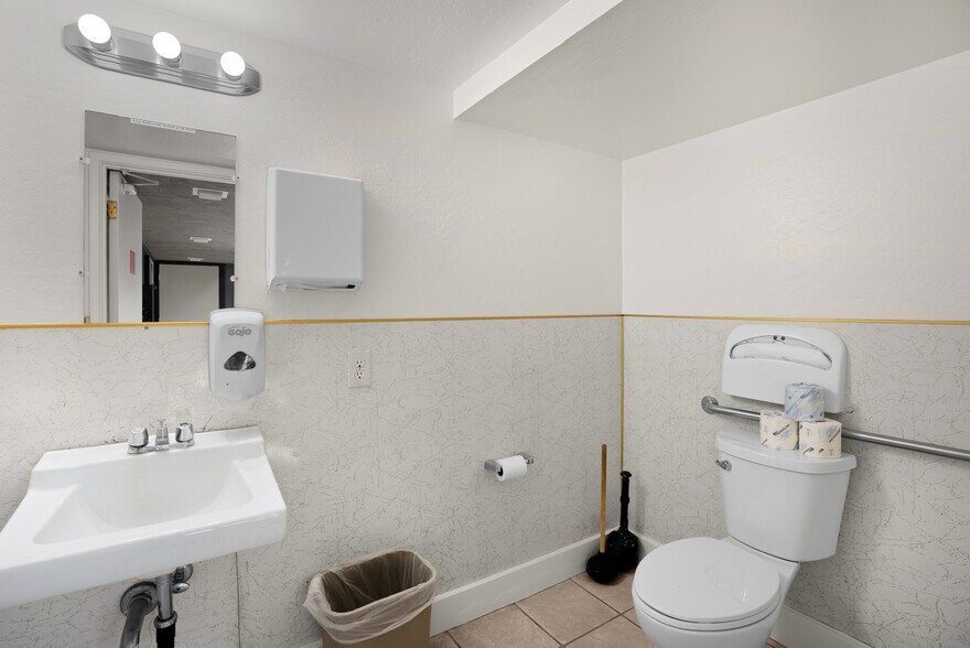 More Photos Of 3000 Cleveland Ave, Santa Rosa Office For Sale