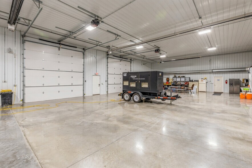 More Photos Of 33083 Ute Ave, Waukee Flex For Sale