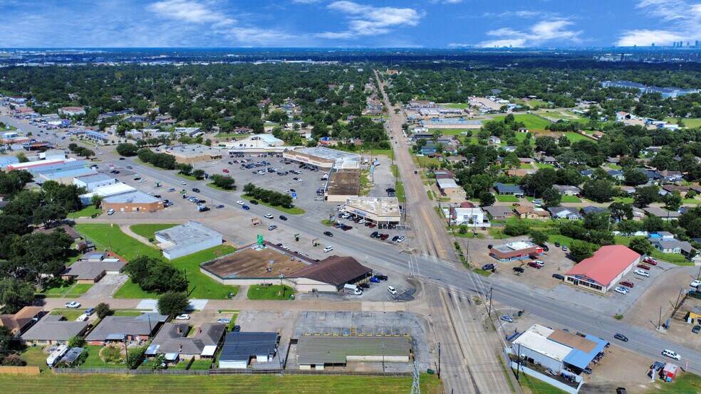 More Photos Of 2001 John St, Pasadena Office For Sale