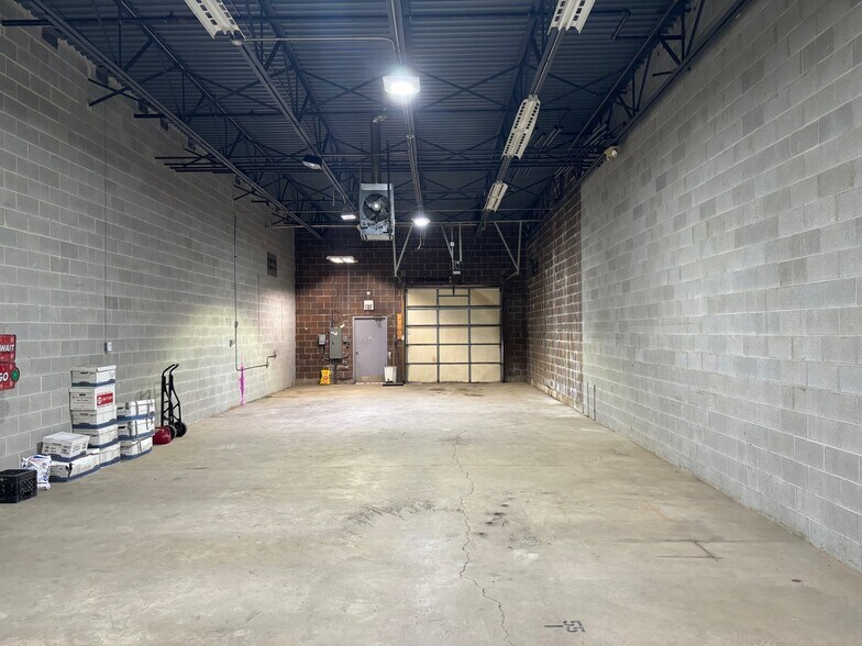 More Photos Of 600 Northgate Pky, Wheeling Manufacturing For Lease