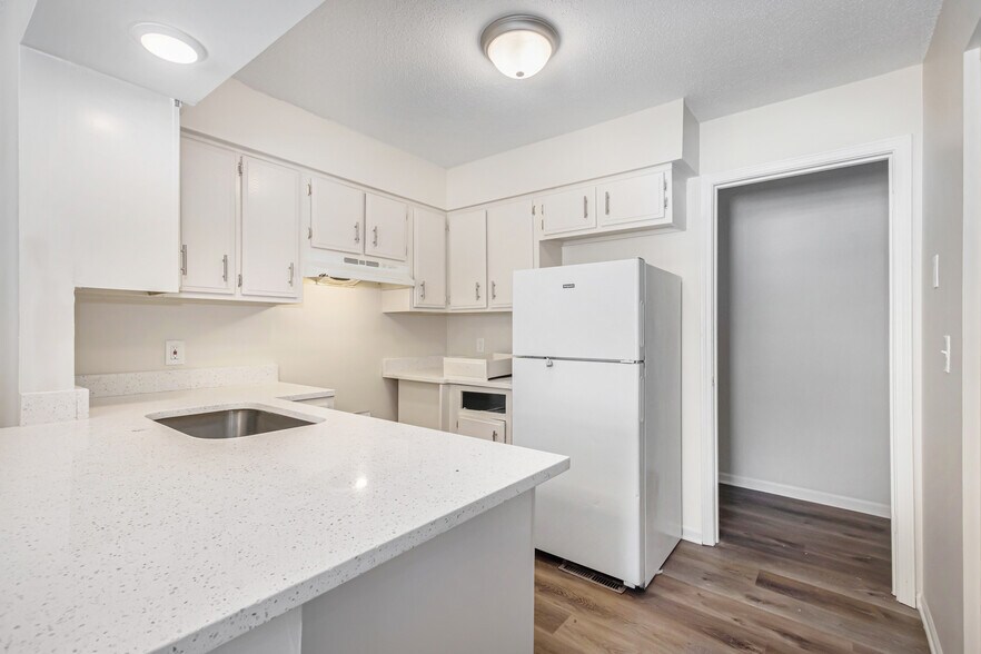 More Photos Of 8831-8837 Glenwood Ct, Overland Park Apartments For Sale