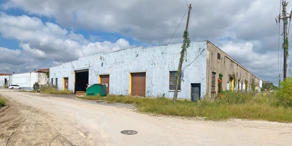 More Photos Of 6028 Navigation Blvd, Houston Warehouse For Sale