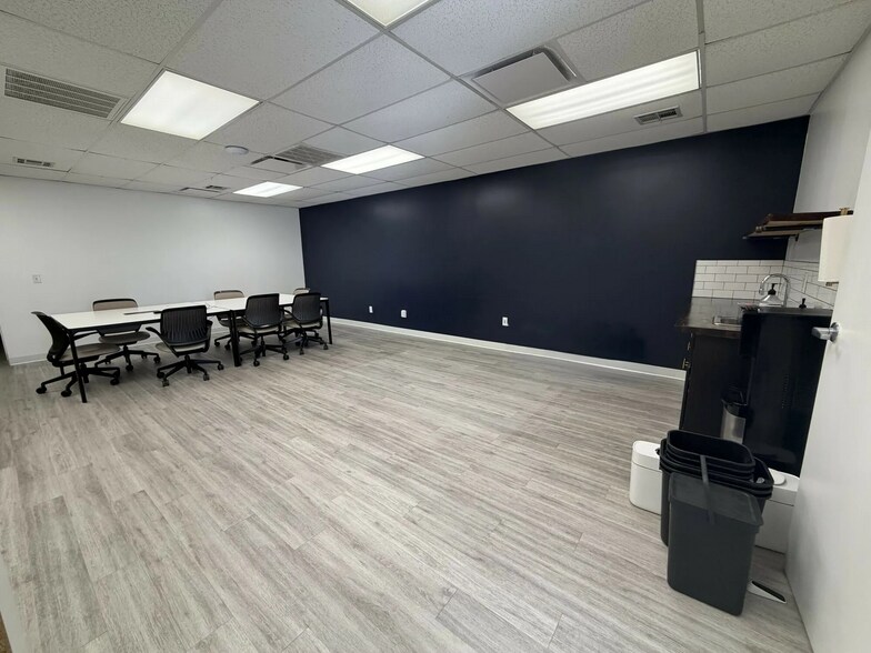 More Photos Of 710 W Wilshire Blvd, Oklahoma City Flex For Lease