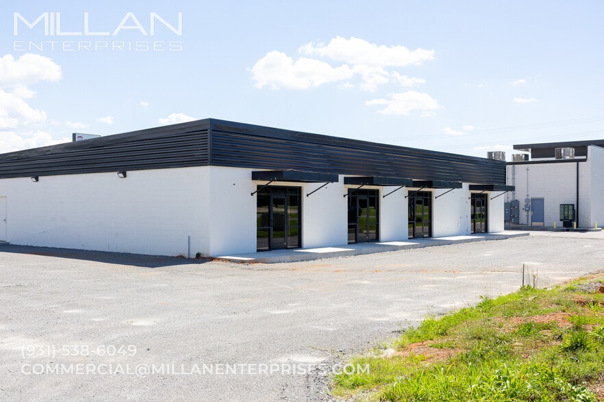 More Photos Of 106 Collier Rd, Clarksville Storefront Retail Office For Lease