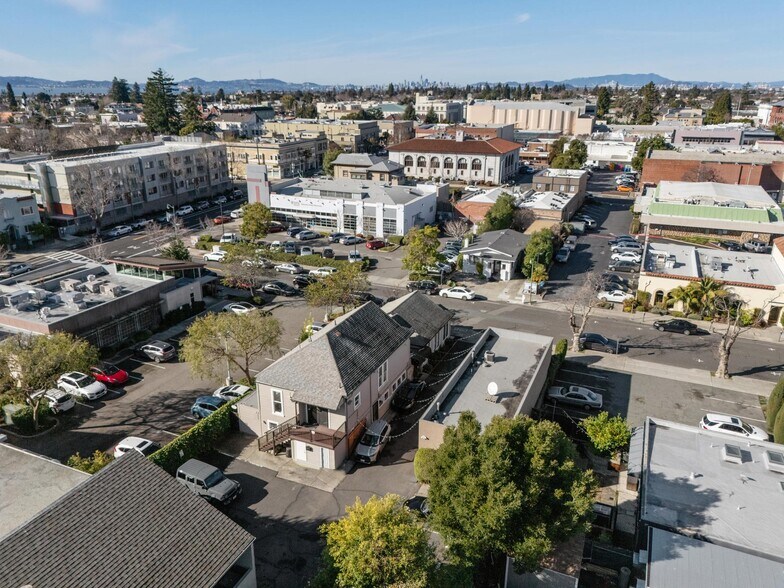 More Photos Of 1422 Everett St, Alameda Freestanding For Sale