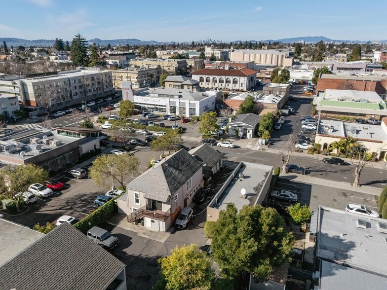 More Photos Of 1422 Everett St, Alameda Freestanding For Sale