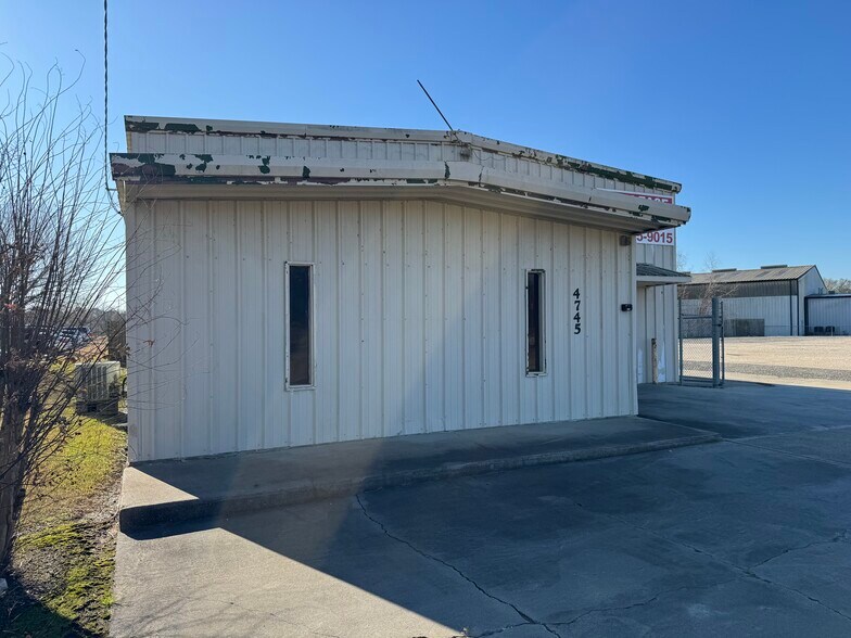 More Photos Of 4745 Fannett Rd, Beaumont Industrial For Lease