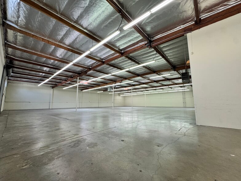 More Photos Of 8039 Deering Ave, Canoga Park Warehouse For Sale