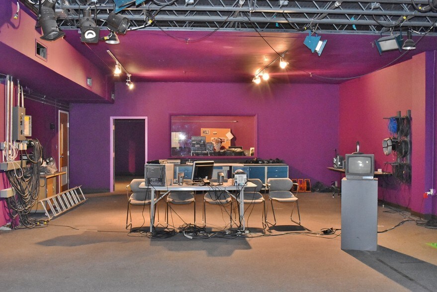 More Photos Of 1131 Central Ave, Middletown Loft Creative Space For Sale