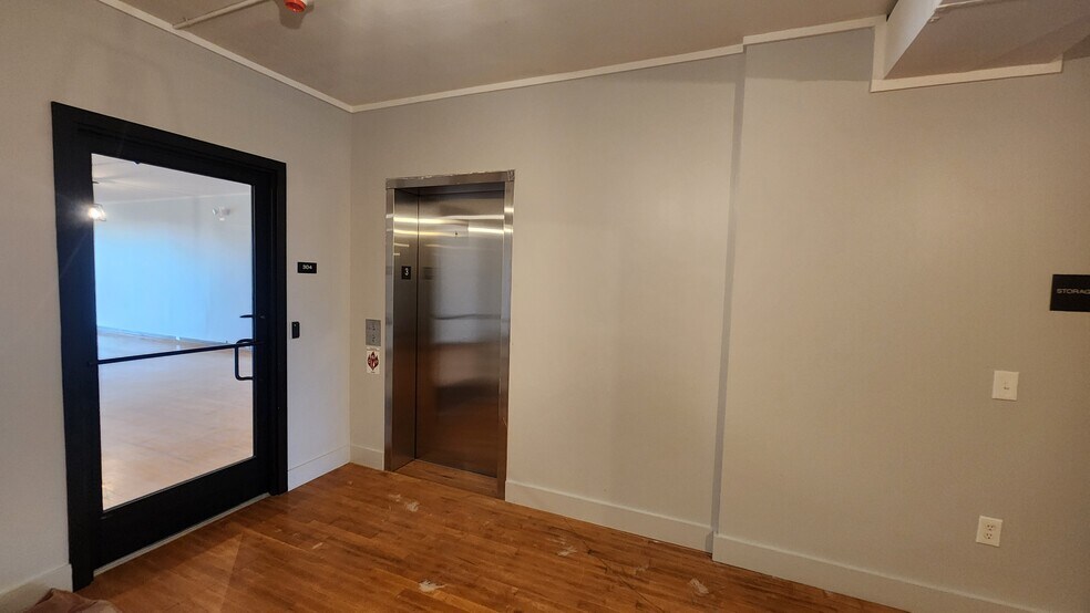 More Photos Of 81 N Main, Mount Clemens Loft Creative Space For Lease