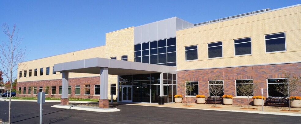 More Photos Of 15655 37th Ave N, Plymouth Medical For Lease