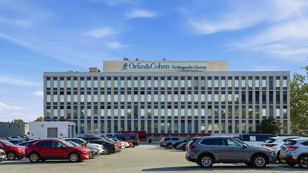 Primary Photo Of 444 Merrick Rd, Lynbrook Medical For Lease