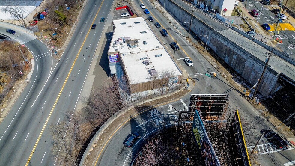 More Photos Of 3114 Tonnelle Ave, North Bergen Showroom For Lease