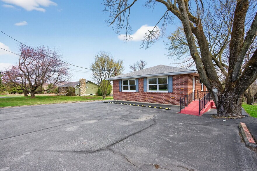 More Photos Of 6534 Sullivan Trl, Wind Gap Office For Sale