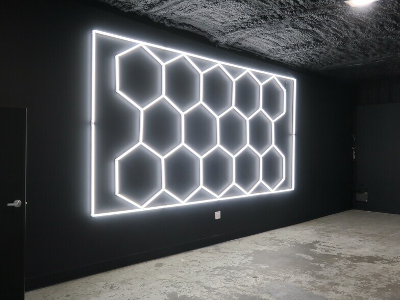 More Photos Of 5830 Star Ln, Houston Light Distribution For Lease