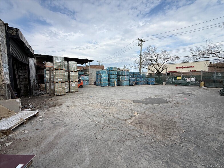 More Photos Of 11552 Lefferts Blvd, South Ozone Park Land For Lease