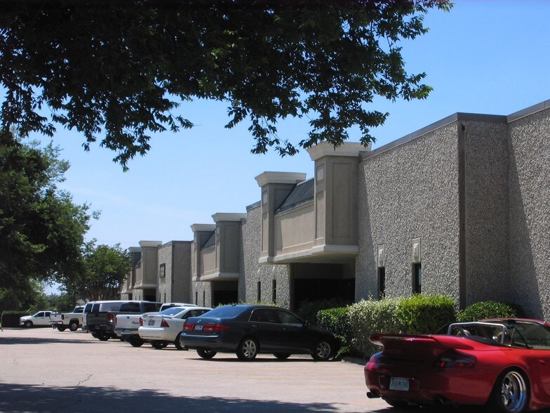 Primary Photo Of 4401-4419 Westgrove Dr, Addison Light Distribution For Lease