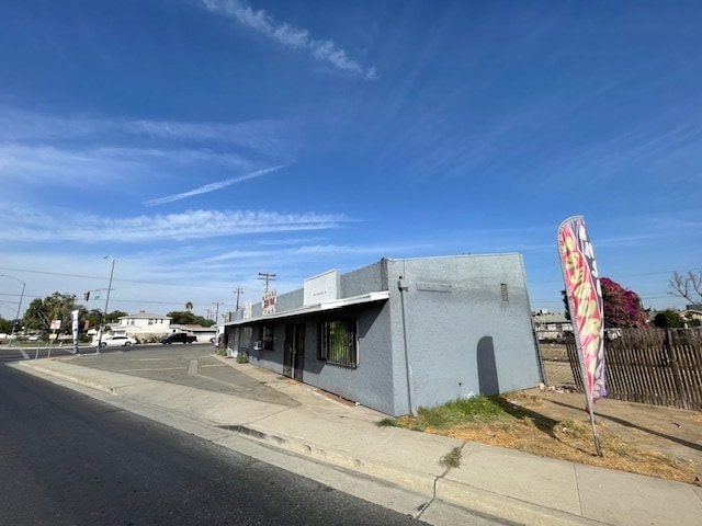 More Photos Of 800 S H St, Bakersfield Freestanding For Sale