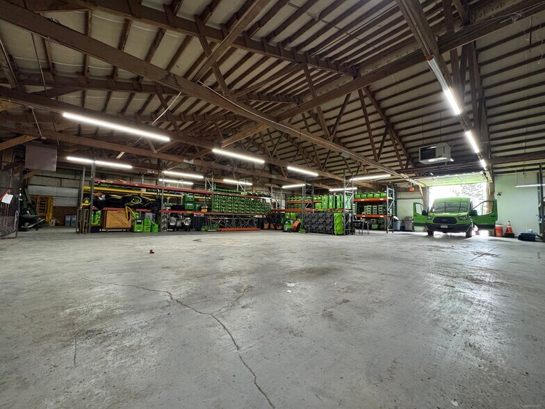 More Photos Of 5311 Niagara St, Commerce City Showroom For Sale