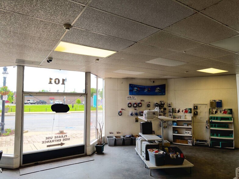 More Photos Of 101 Broad St, Gadsden Office For Sale