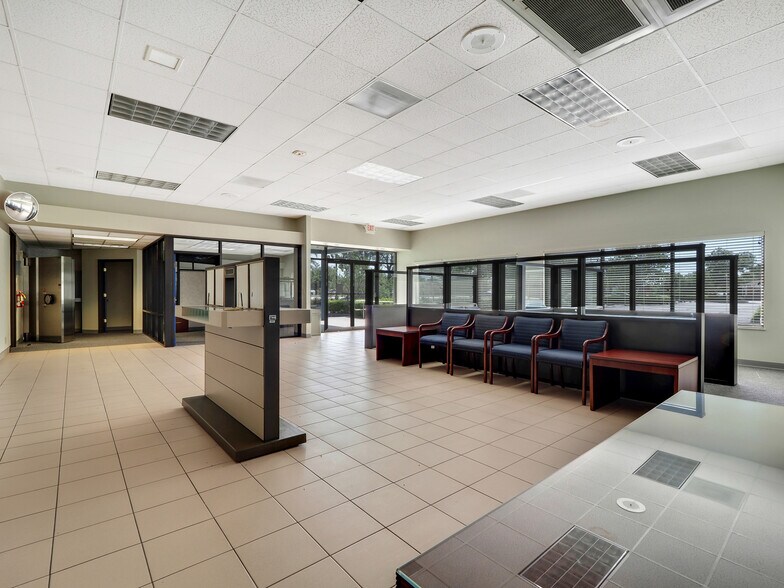 More Photos Of 6600 20th St, Vero Beach Unknown For Lease