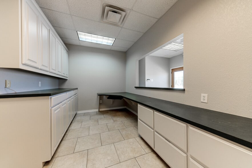 More Photos Of 1492 S Seguin Ave, New Braunfels Medical For Lease