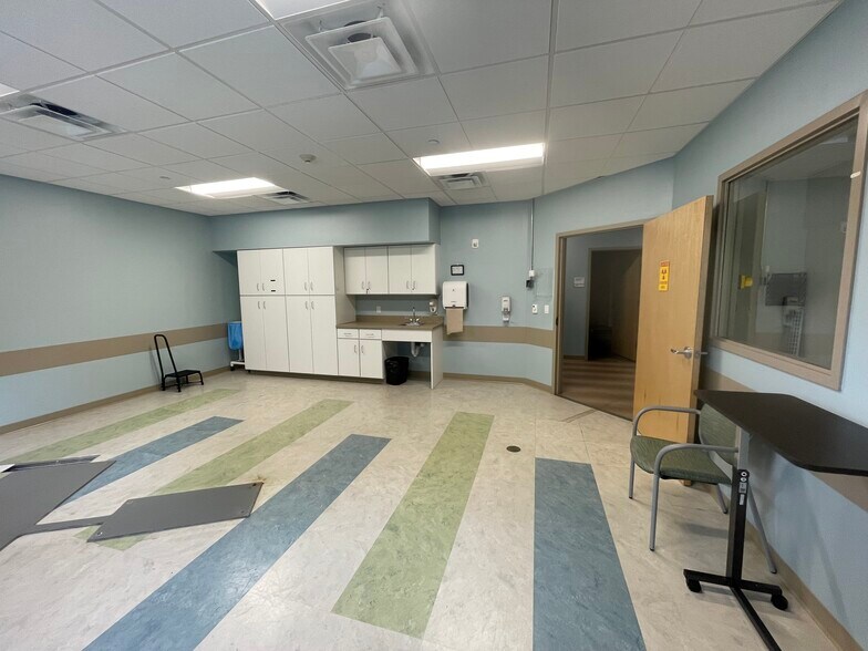 More Photos Of 105 Topsham Fair Mall Rd, Topsham Office For Lease