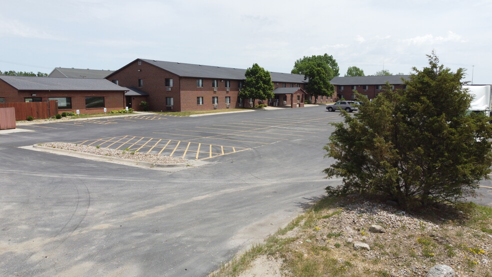 More Photos Of 2600 SE 16th St, Ames Hotel For Sale