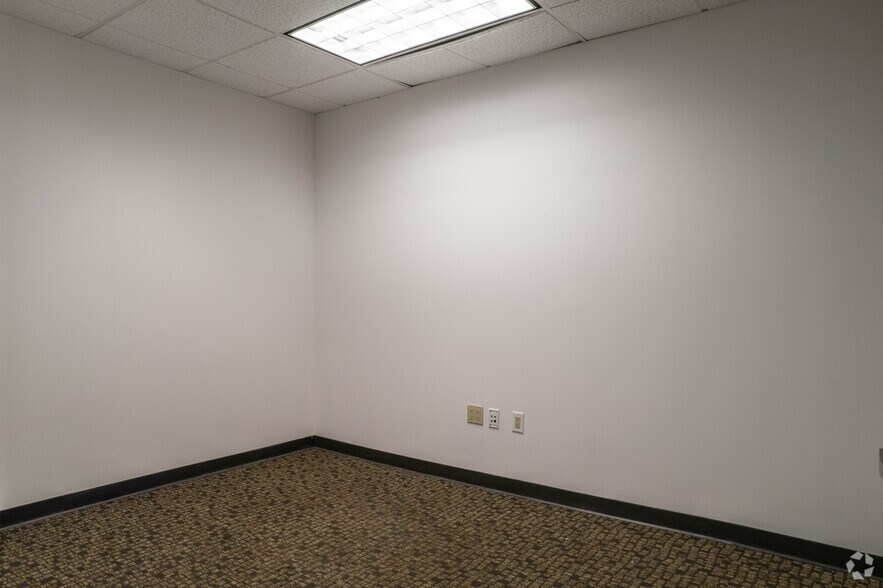 More Photos Of 2950 Express Dr S, Islandia Office For Lease