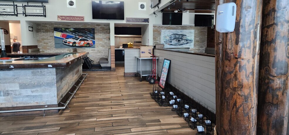 More Photos Of 10355 Canal Crossing, Brunswick Restaurant For Sale