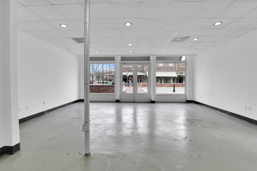 More Photos Of 150 W Main St, Lewisville Bar For Lease