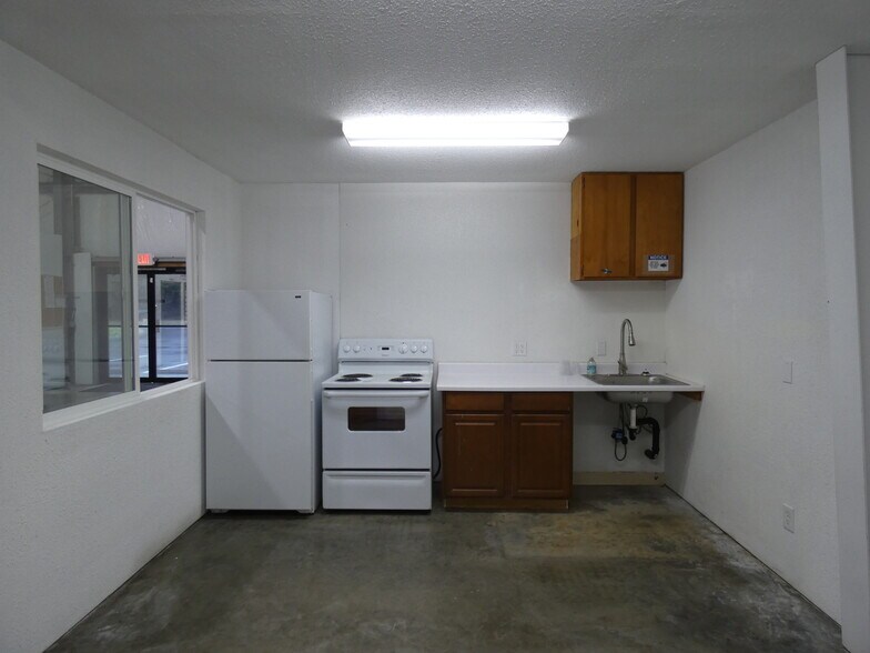 More Photos Of 281 W Business Park Loop, Shelton Warehouse For Lease
