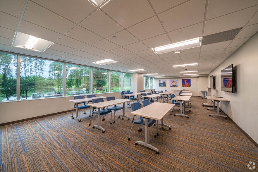More Photos Of 605 US-169, Plymouth Medical For Lease